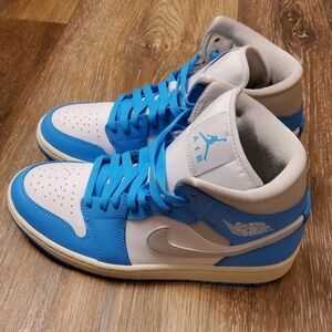 🔥Nike Womens Air Jordans 1 Retro Mid Sneaker ( blue & white) size 8🔥